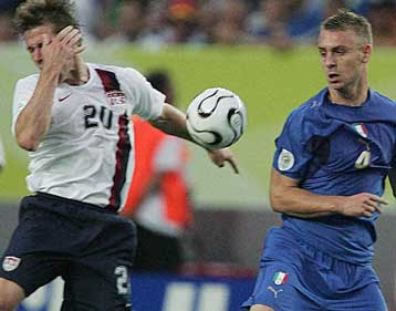 Με αποκλεισμό τεσσάρων αγωνιστικών τιμώρησε η FIFA τον Ντανιέλε Ντε Ρόσι