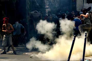 Ποινική δίωξη σε βαθμό κακουργήματος εις βάρος των τριών συλληφθέντων των επεισοδίων