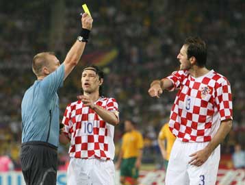 Οργή στη FIFA για την γκάφα του Πολ να αποβάλει τον Σίμουνιτς με τρεις κίτρινες