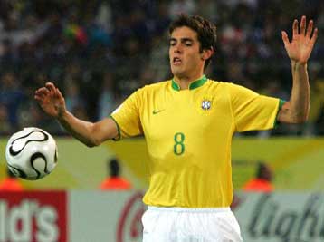 Εως το 2011 θα παραμείνει στη Μίλαν ο Κακά