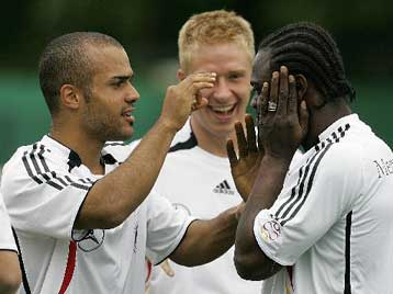 Ακλόνητο γερμανικό φαβορί στην πρεμιέρα των «16» με τη Σουηδία