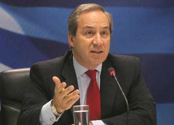 Φοροελαφρύνσεις και υψηλότερες αυξήσεις μισθών το 2007 υπόσχεται ο Γ.Αλογοσκούφης