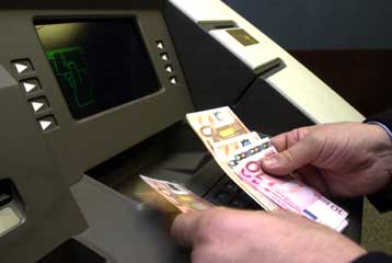 Ενήμερες για τις παρακολουθήσεις των τραπεζικών συναλλαγών ήταν ευρωπαϊκές τράπεζες