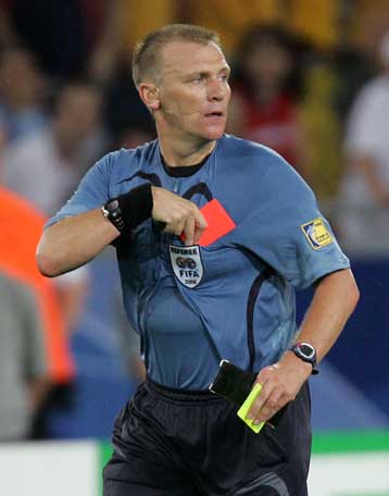 Συμπαράσταση της επιτροπής διαιτησίας της FIFA προς τον γκαφατζή Γκρέιαμ Πολ