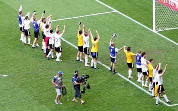 Έκπληκτος ο Κλίνσμαν από την αντίδραση της Γερμανίας, ευχαριστημένος ο Λάγκερμπακ