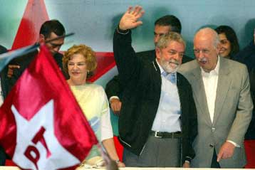 Δεύτερη θητεία διεκδικεί ο Βραζιλιάνος πρόεδρος υποσχόμενος να χτυπήσει τη φτώχεια