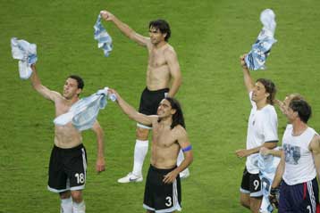 Στα δίχτυα ή στην εξέδρα περιμένε ο MVP Μάξι Ροντρίγκες ότι θα καταλήξει το σουτ του