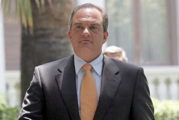 Το ενδεχόμενο πρόωρης προσφυγής στις κάλπες φαίνεται να μελετά ο πρωθυπουργός