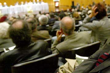 Πρωτοφανή επεισόδια σε συνέλευση ταμείου τραπεζοϋπαλλήλων