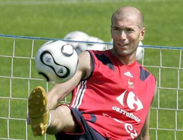 Σε έκθεση η σπασμένη πόρτα του Ζιντάν στη Λειψία