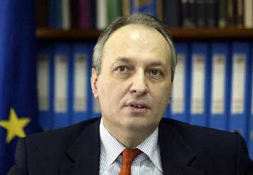 Διαβεβαιώσεις Μπασιάκου προς αγρότες για έγκαιρες και δίκαιες αποζημιώσεις