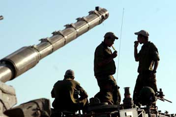 Το Ισραήλ «βρυχάται» ετοιμάζοντας ευρεία επιχείρηση μετά την απαγωγή στρατιώτη