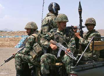 Έξι στρατιώτες του πακιστανικού στρατού νεκροί σε επίθεση αυτοκτονίας