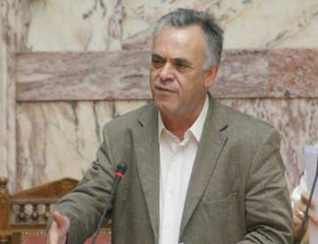 «Θύμα» γραφειοκρατικού λάθους σε γαλλικό αεροδρόμιο ο Γ.Δραγασάκης