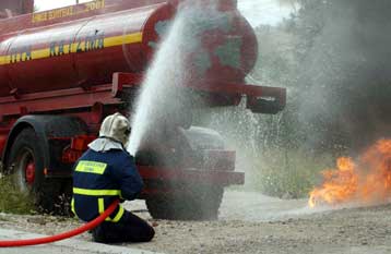 Τέσσερις νεκροί από σύγκρουση βυτιοφόρου με λεωφορείο στην Κρήτη