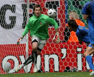 Σε εγχείριση και στους δύο ώμους υπεβλήθη ο Τσέχος Πέτερ Τσεχ