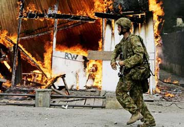 Αναζωπύρωση της βίας στο Ανατολικό Τιμόρ με πυρπόληση κατοικιών