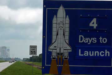 Πυρετός στο Διαστημικό Κέντρο Κένεντι για την κρίσιμη εκτόξευση του Discovery