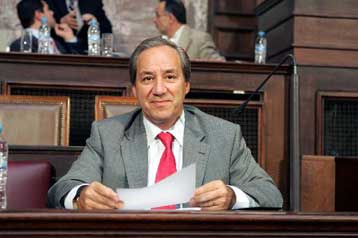 Εάν δεν συμφέρει η τιμή για την Εμπορική, δεν θα πουλήσουμε, λέει ο Γ.Αλογοσκούφης