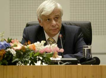 Υπεγράφη η υπουργική απόφαση για το νέο ωράριο των δημοσίων υπαλλήλων