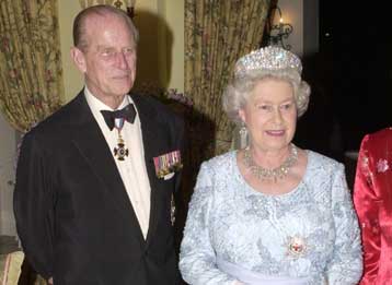 Εξήντα δύο πένες στοιχίζει σε κάθε Βρετανό φορολογούμενο η βασίλισσα Ελισάβετ Β