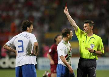 «Κόκκινη κάρτα» έδειξε η UEFA στους Γκρέιαμ Πολ και Βαλεντίν Ιβανόφ