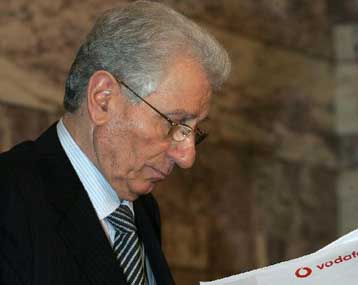 Αντιδράσεις στη Βουλή για τη μη δημοσιοποίηση του πορίσματος για τις υποκλοπές