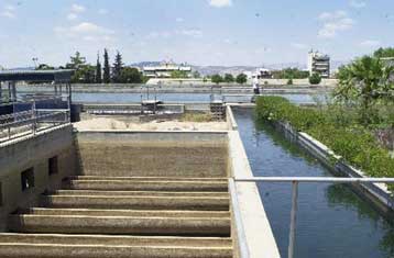 Στο στόχαστρο της γαλλικής Suez ΕΥΔΑΠ και ΕΥΑΘ