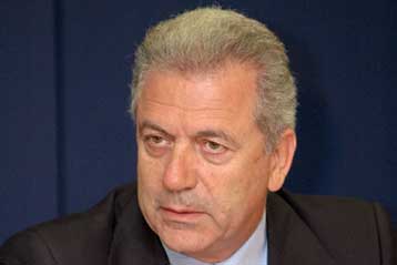 Κακοδιοίκηση και παραοικονομία στα νοσοκομεία διαπιστώνει ο Δημήτρης Αβραμόπουλος