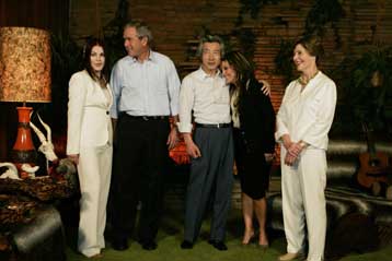 Επίσκεψη στην Graceland του Έλβις Πρίσλεϊ για τον Ιάπωνα πρωθυπουργό