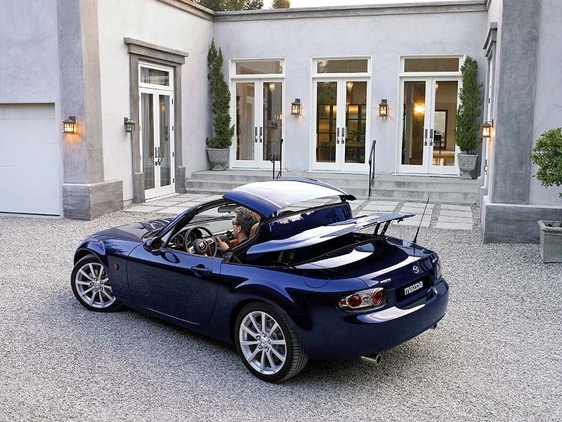 Σκληρή αναδιπλούμενη οροφή για το Mazda MX-5