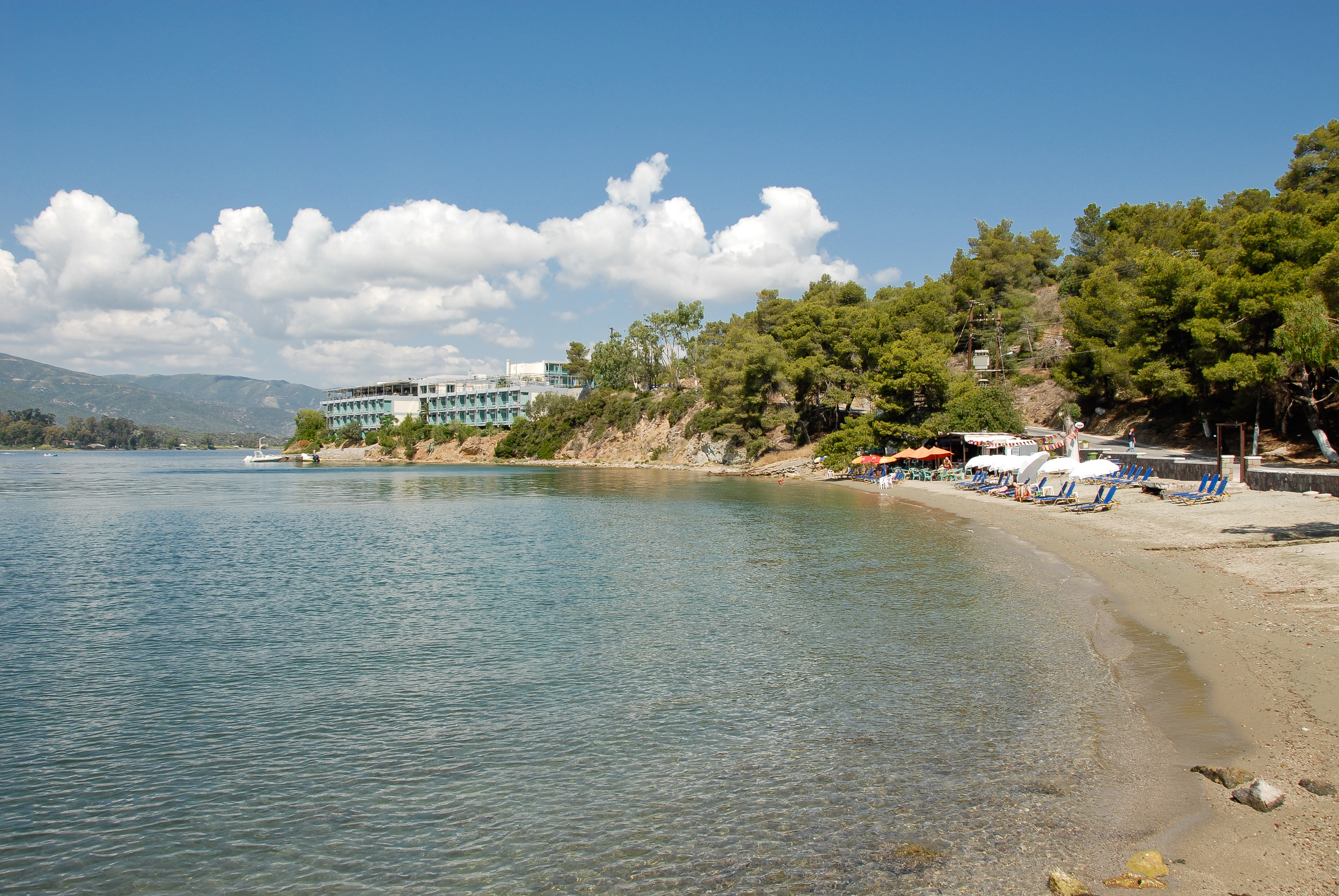 Πόρος, ειδυλλιακός και γαλήνιος