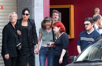 Σε στενό οικογενειακό κύκλο η κηδεία του ενός κοριτσιού που δολοφονήθηκε στο Βέλγιο