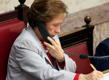 Αύξηση των συνόδων της Βουλής για διώξεις κατά υπουργών, προτείνει η Αννα Μπενάκη