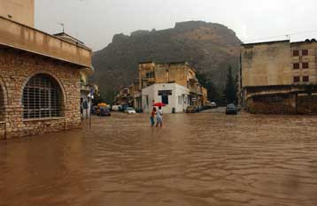 Εξακολουθούν τα έντονα καιρικά φαινόμενα σχεδόν σε όλη τη χώρα