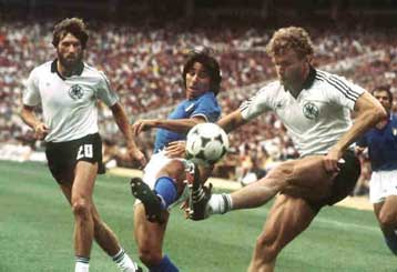 «Πάντσερ» εναντίον «ατζούρι» για μια θέση στον τελικό της 9ης Ιουλίου