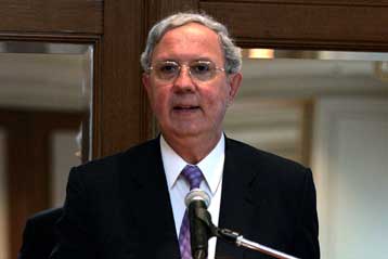 Μεταρρυθμίσεις «που πονάνε» ζητά ο διοικητής της Τράπεζας της Ελλάδος