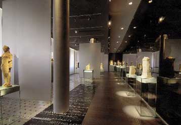 Εγκαινιάστηκε στο Κτίριο Βάιλερ η έκθεση με ευρήματα από την περιοχή του Μακρυγιάννη