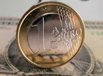 Περαιτέρω αύξηση των επιτοκίων «δείχνει» η άνοδος του ευρώ