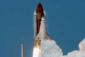 Το Discovery εκτοξεύτηκε με προορισμό τον Διεθνή Διαστημικό Σταθμό