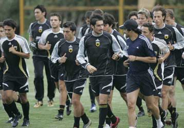 Στην Αθήνα ο Παουτάσο και υπογράφει στην ΑΕΚ