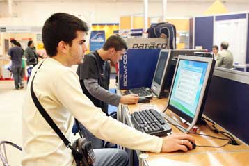 Υψηλό κόστος χρήσης και τεχνικά προβλήματα «πνίγουν» το Internet στην Ελλάδα