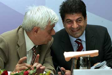 Χωρίς «χρώμα» και πόλωση οι δημοτικές εκλογές για τη ΝΔ