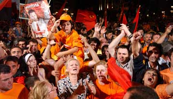 Ο Μπούτσκοφσκι παραδέχθηκε την ήττα του στις εκλογές της ΠΓΔΜ