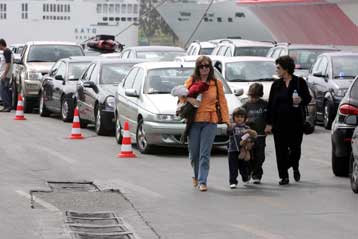 Δεμένα στα λιμάνια τα πλοία, λόγω των θυελλωδών ανέμων στο Αιγαίο