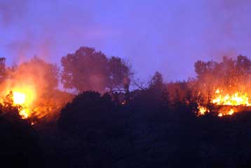 Υπό μερικό έλεγχο η μεγάλη πυρκαγιά στο Ρέθυμνο