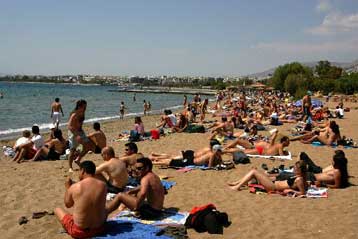 Ικανοποιημένος από την ΕΕ ο μέσος Έλληνας, ανησυχεί για οικονομία και ανεργία