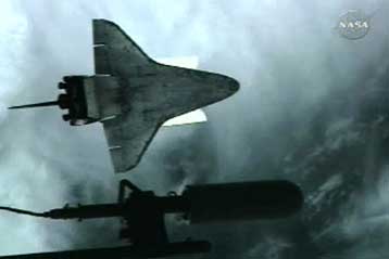 Το Discovery προσδέθηκε στον Διεθνή Διαστημικό Σταθμό