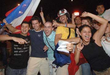 Τρεις νεκροί, ένας αγνοούμενος και δεκάδες τραυματίες στους γαλλικούς πανηγυρισμούς