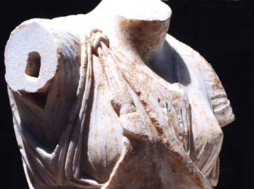 Αγαλμα της Θεάς Αρτέμιδος έφεραν στο φως οι ανασκαφές στο Αρχαίο Θέατρο Λάρισας